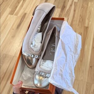 AGL Women's Metallic Silver and Soft Cream Flats